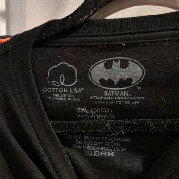 Batman Black Short Sleeve Tee with Subtle Logo - Picture 3 of 3